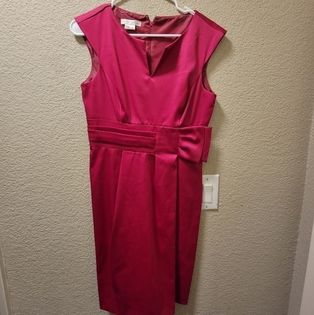 London Times Fushia Satin sleeveless v-neck lined bow sash waist knee length 6